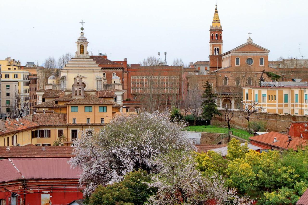 Apartment Ych-bright Penthouse Near Colosseum Rome