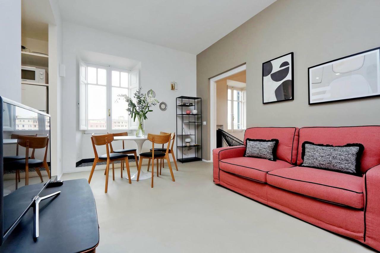 Ych-bright Penthouse Near Colosseum Apartment Rome